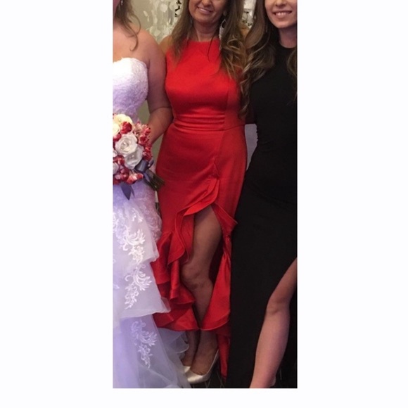 Beautiful red slit ruffled dress - Picture 7 of 8